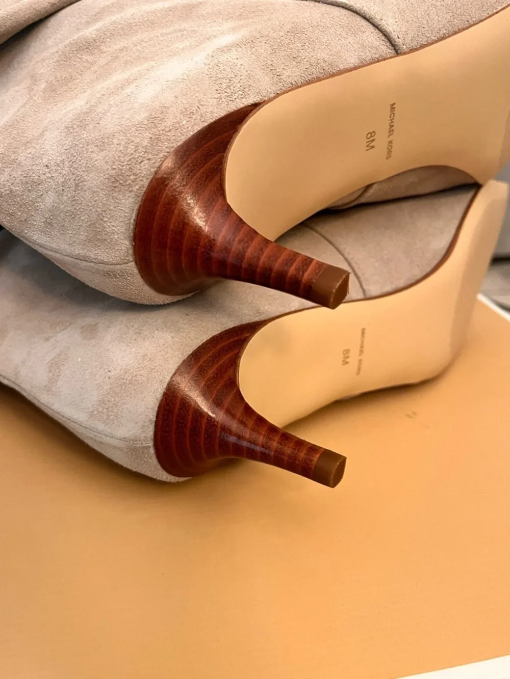 NIB Michael Kors Size 8 Slouchy Pointed-Toe Suede Ankle Boots Beige Modern Sexy